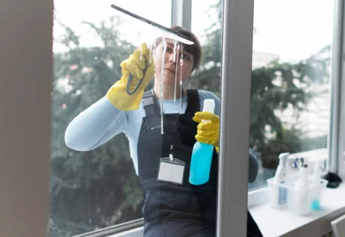 Nettoyage de vitres intérieures et extérieures à Rougnac